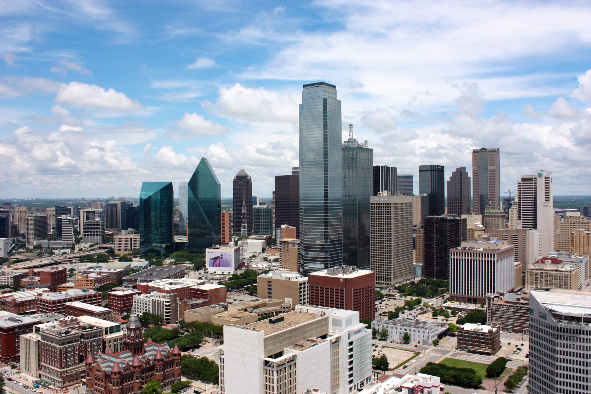 Dallas skyline with Reunion Tower at twilight